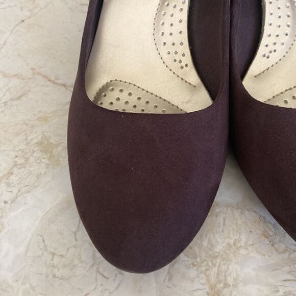 Dexflex Comfort Aubergine Faux Suede Round-Toe Pump 9.5 Regular - Picture 9 of 12